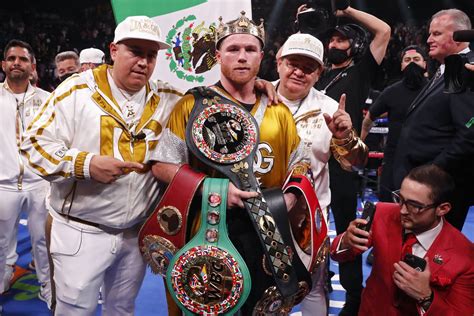who is winning canelo fight